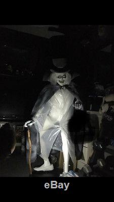 Haunted Mansion Hatbox Ghost Life Size Ride Prop, D23, Disneyland, Disney world