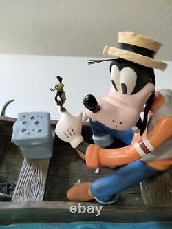 WDCC Disney Classics Goofy And Wilbur Fishing Follies. Limited edition 313/1000