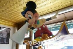 1990 Walt Disney Mickey Et Pluto Directeur Sur Aladdin Tapis Grand Écran De Magasin