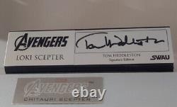Autographié Roi Arts Loki Scepter 11 Tom Hiddleston Marvel Les Avengers Rare