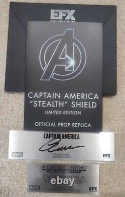 Chris Evans a signé le bouclier Captain America Stealth EFX 11 Winter Soldier 250 WW.