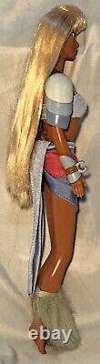 Disney Atlantis L'empire Perdu Princesse Kida Doll Complète Avec Collier Euc Rare