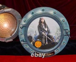 Johnny Depp Signé Pirates Of Caribbean, Disney Prop Coin, Porthole Coa DVD Uacc