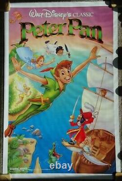 Réédition de Peter Pan de Disney - SS roulée - Affiche officielle originale américaine d'une feuille.