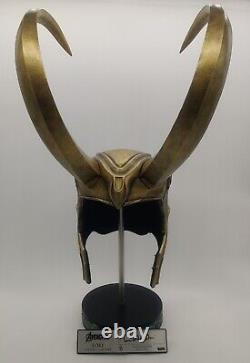 Tom Hiddleston a signé le casque de Loki du studio Taurus Marvel Avengers #12/100 WW